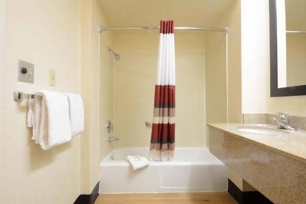 Red Roof Inn San Dimas - Fairplex image 12