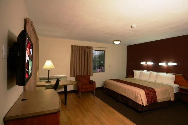 红屋顶酒店圣迪马斯 - 博览中心 image 28