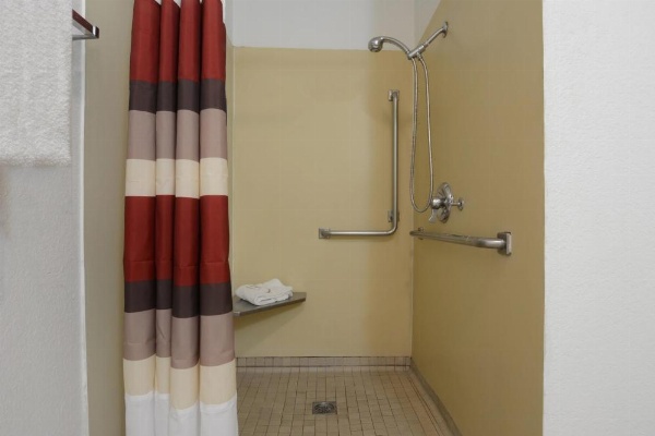 红屋顶酒店圣迪马斯 - 博览中心 image 33