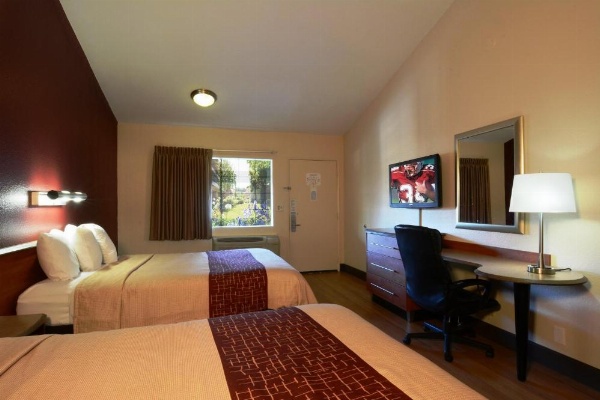 Red Roof Inn San Dimas - Fairplex image 9